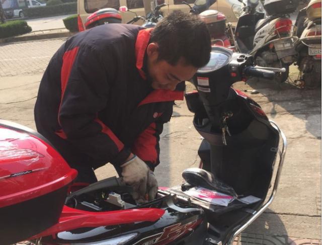 电车换个电池_电动车换汽车电池_电动车换电池