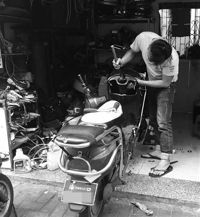 5平米修电动车小店年入10多万 店家：不好干(图)