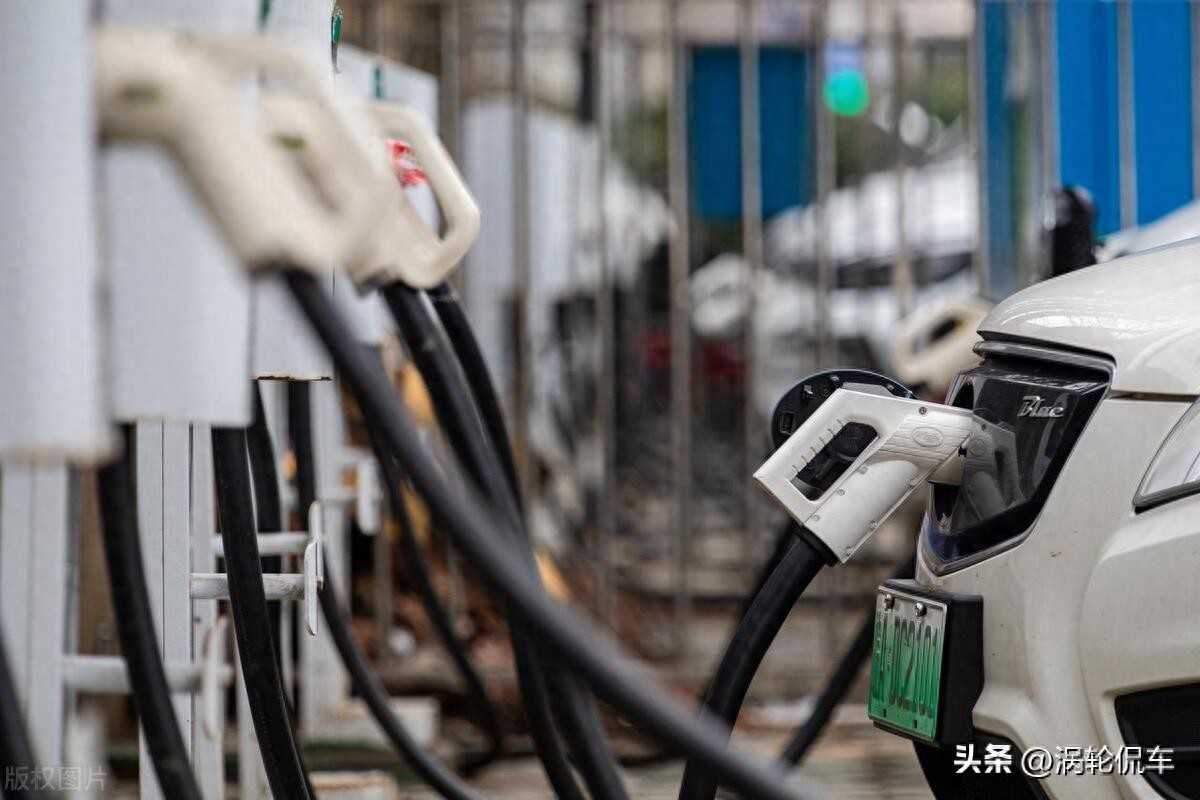 换电瓶可以用多久_换电瓶的车_电瓶车换电池