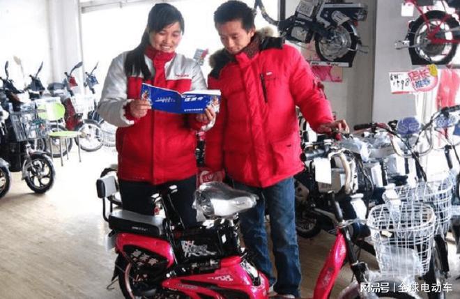 电车换的新电瓶要充电吗_电车换新电瓶_电瓶车换新电瓶