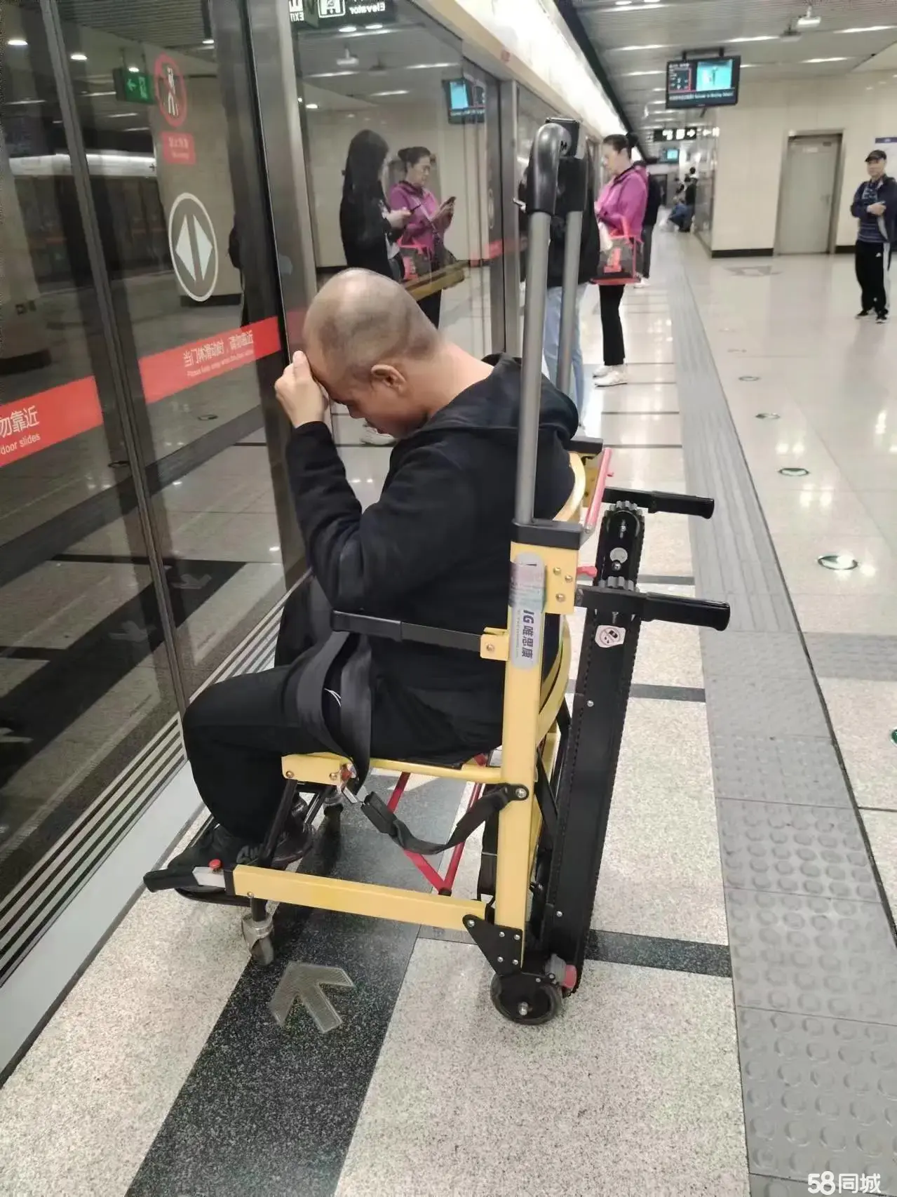 宠物电动爬楼车由专业技师上门服务接送老年人上下楼